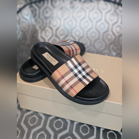 Burberry Women's ASHMORE Check PVC Slide SandalsSize US 6.5 - Picture 4 of 7